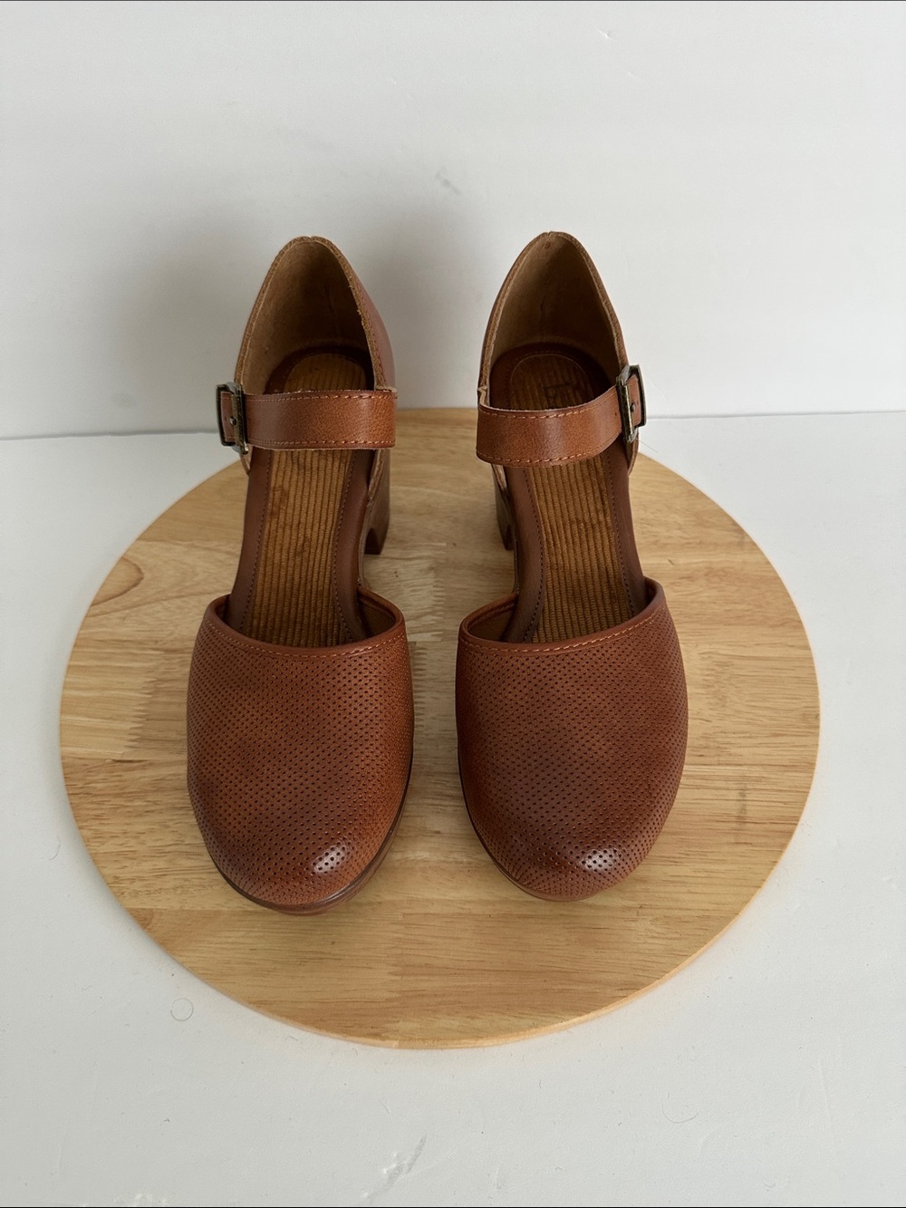 BOC by Born Gia Womens Round Closed Toe Clogs